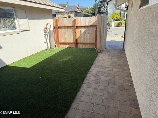 Building Photo - 400 N Steckel Dr