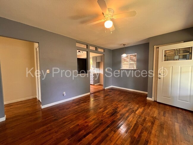 Foto del edificio - Cozy Two Bedroom House with Large Yard