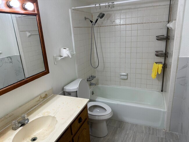 Building Photo - 500 Wendy Ct
