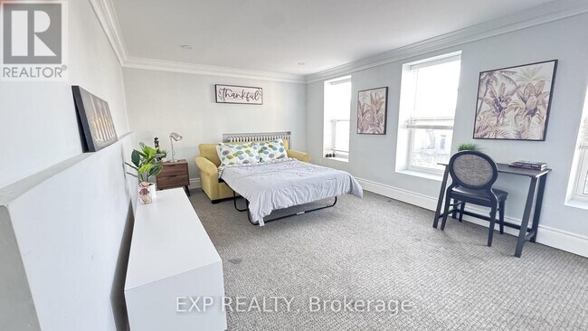 Photo du bâtiment - 5858 Ferry St