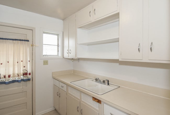 Building Photo - 2704 Westhaven Cir