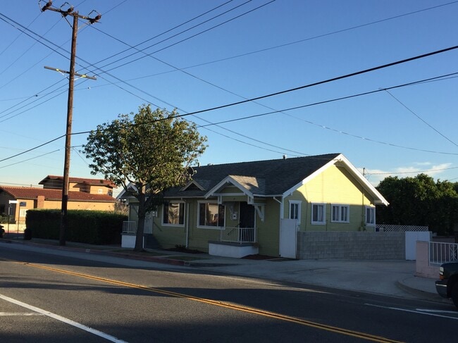 Foto del edificio - 909 W 1st St