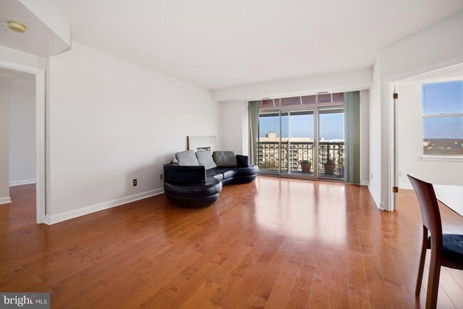 Foto del edificio - 5000 Battery Ln