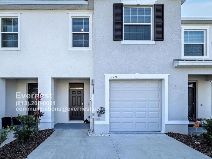 Foto principal - Luxurious 3-Bedroom Townhouse with Private...