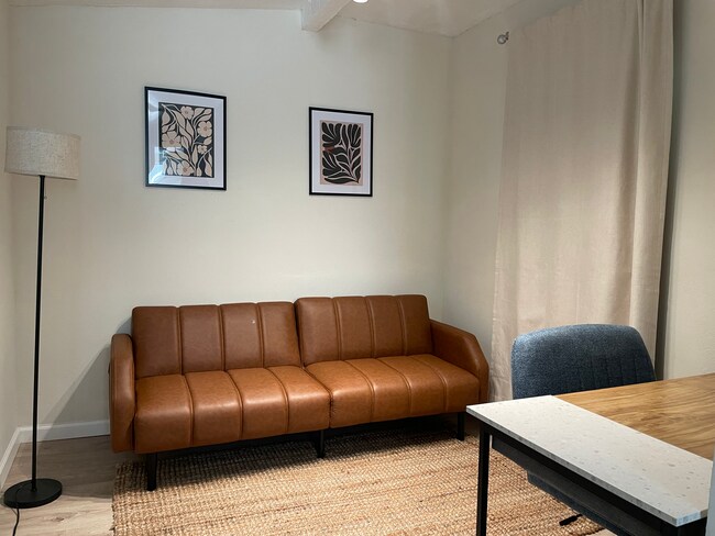 Foto del edificio - 3158 E 23rd St