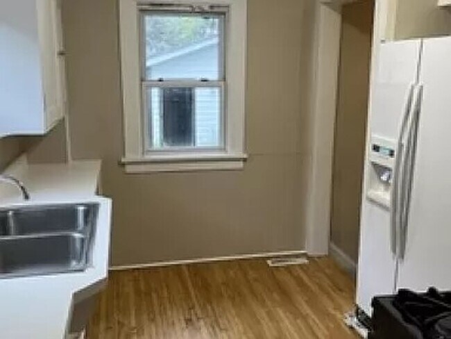 Foto del edificio - Pet friendly Charming 3 Bedroom Bungalow Aval 6/1/2026