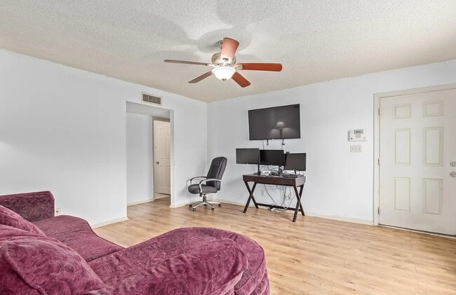 Building Photo - 1312 E Hopi Cir