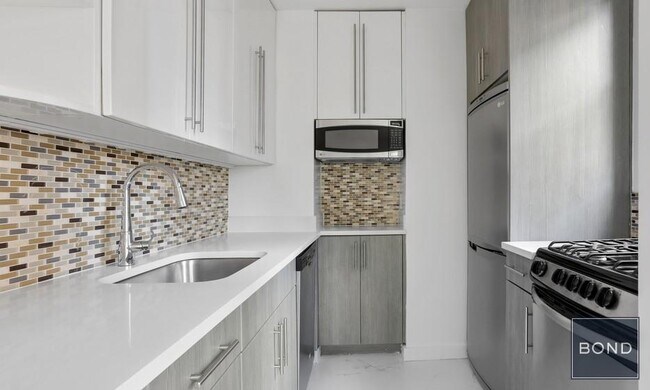 Foto del edificio - 330 W 58th St