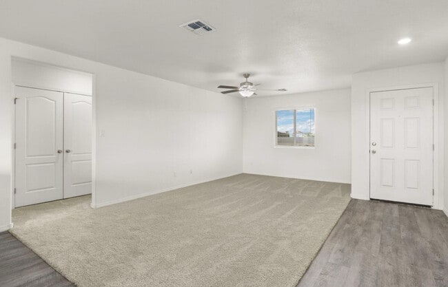 Building Photo - 2501 Desi Loop