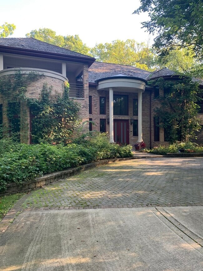 Foto del edificio - 3200 Blackthorn Rd