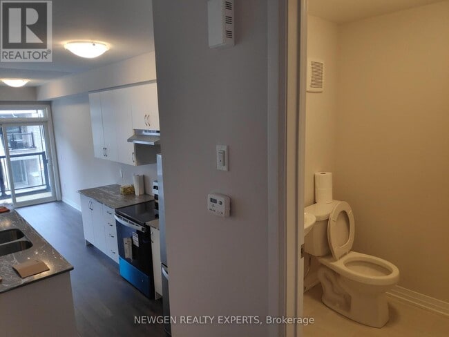 Building Photo - 585 Colborne St E