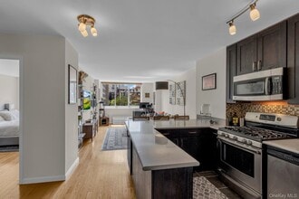 Building Photo - 345 E 93rd St