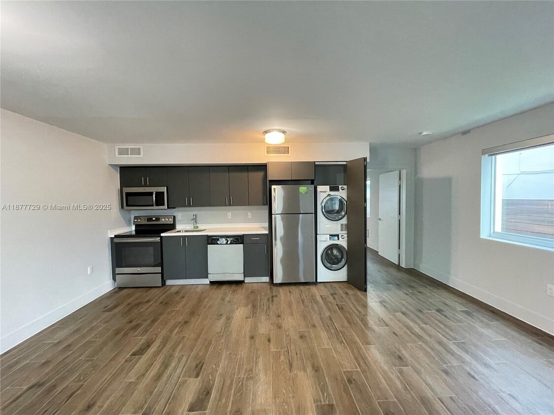 Primary Photo - 1501 Michigan Ave
