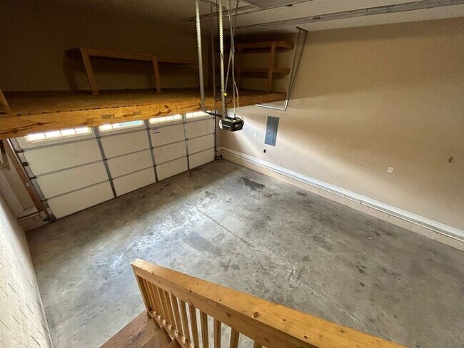 Foto del edificio - Lovely 3 Bed 2 Bath With a Workshop/ Fence...