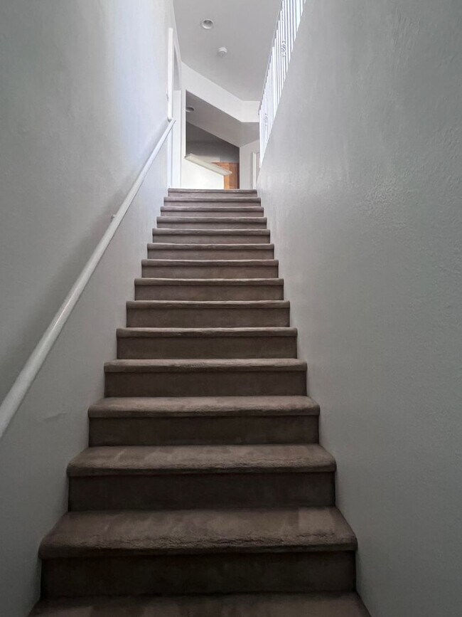 Foto del edificio - MOVE IN TODAY! 2 bed 2 bath condo close to Aliante Casino