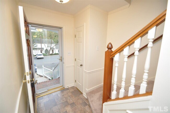 Foto del edificio - 129 Greenmont Ln