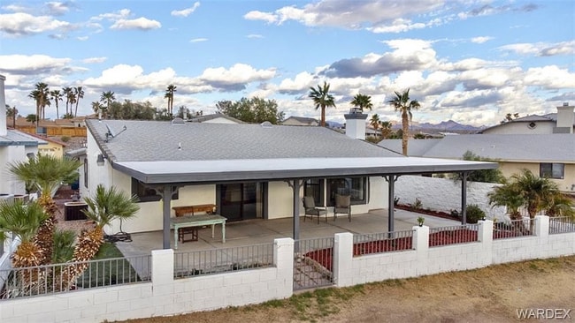 Building Photo - 2525 Country Club Dr