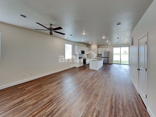 Building Photo - 3264 Fields Ave