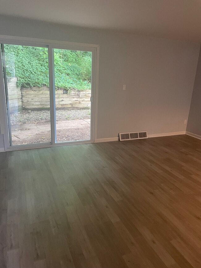 Building Photo - 577 Lucia Dr