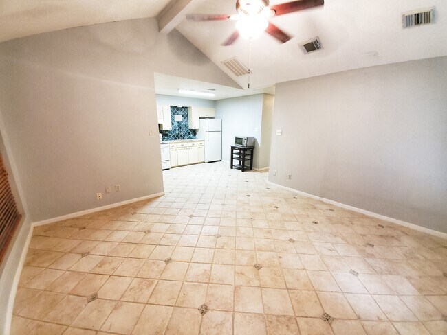Living room with open access to kitchen - 14 Townhouse Ln