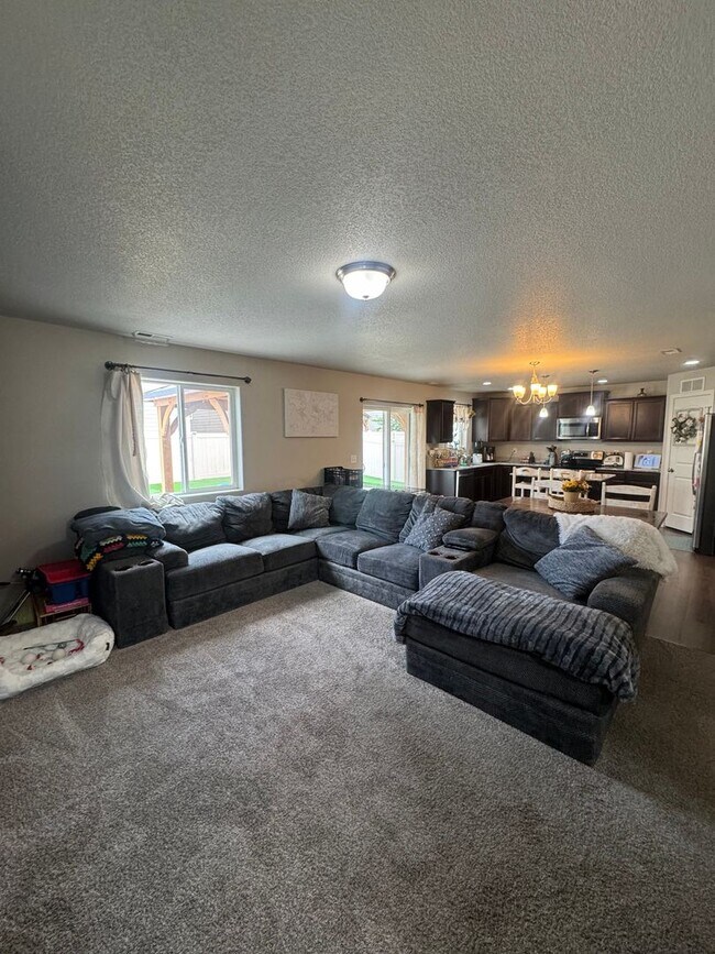Foto del edificio - 3 Bed 2.5 Bath Home in Fountain Available in June
