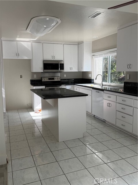 Building Photo - 2866 Treeview Pl