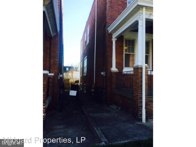 Building Photo - 3 br, 1.5 bath House - 534 Martin Street