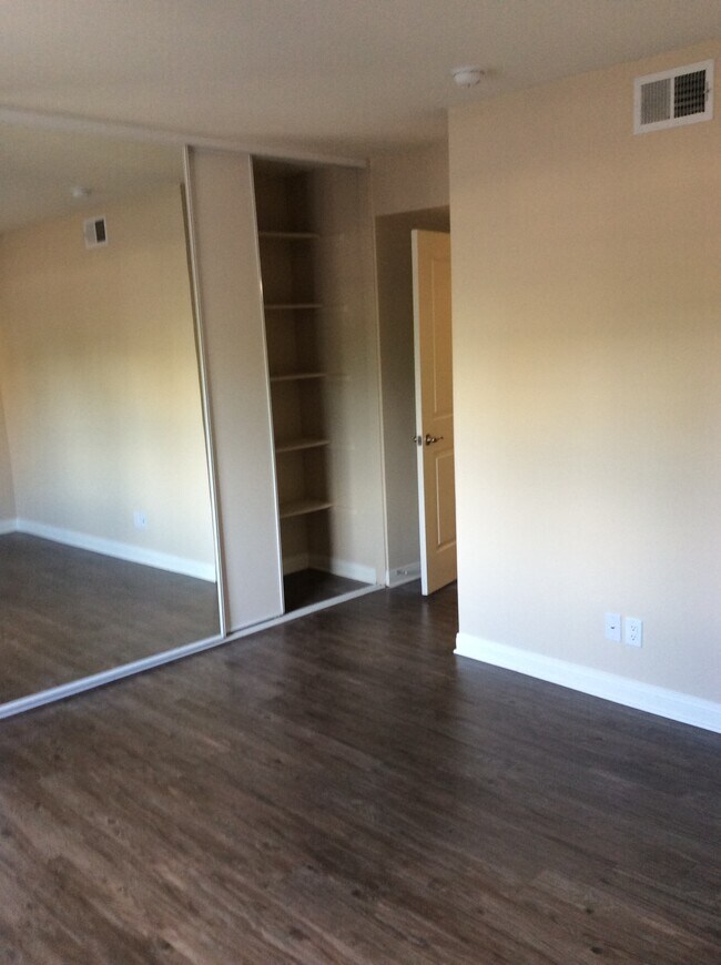 Foto del edificio - 1462 S Highland Ave