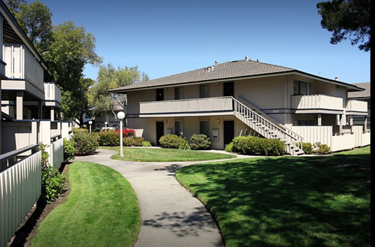 Primary Photo - 1063 Foster City Blvd