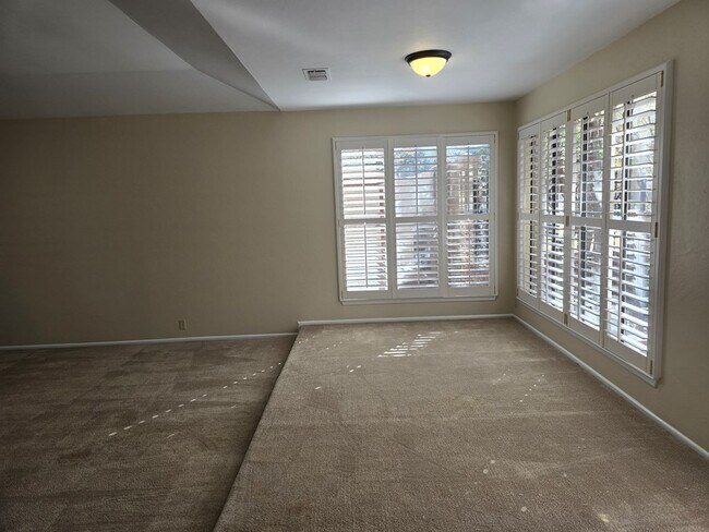 Foto del edificio - 6 Sunnygrove Dr