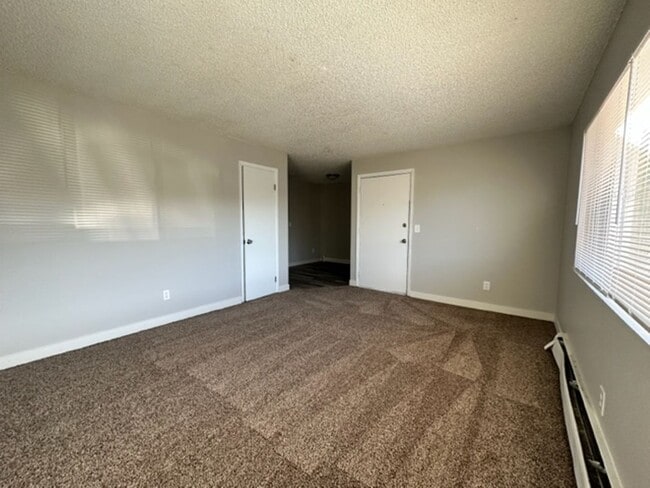 Building Photo - 340 Gahart Dr