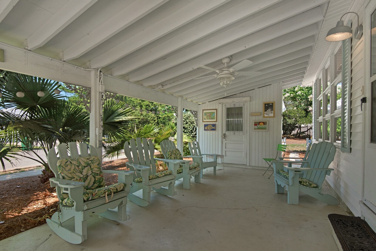 Primary Photo - 82 Cobia St