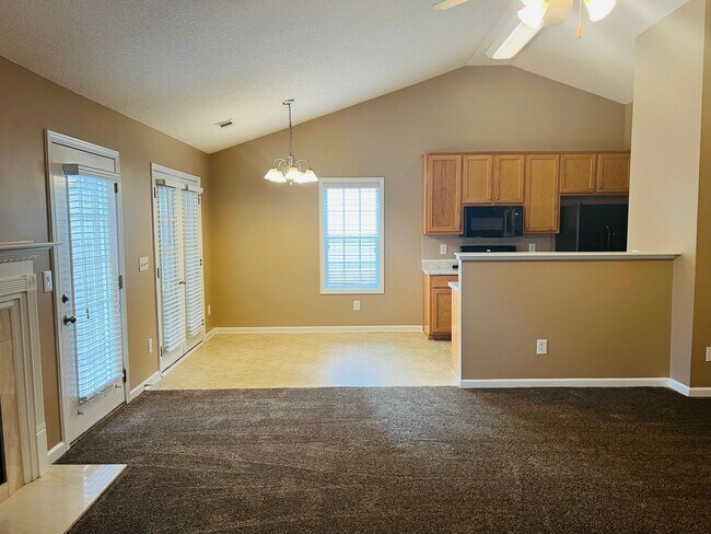 Building Photo - Welcome home! 3 Bedroom 2 Bath home in Sum...