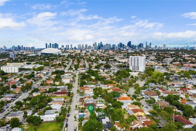 Foto del edificio - 2376 NW 2nd St