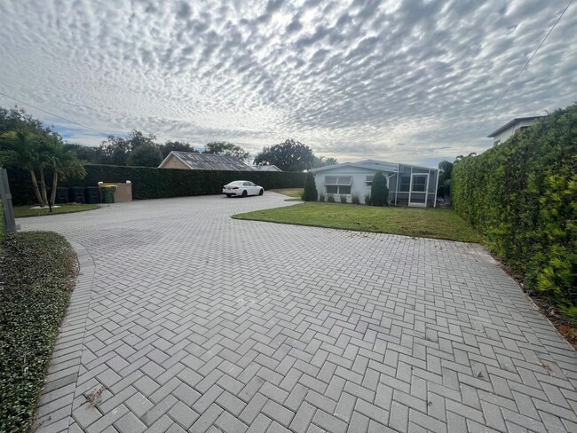 Photo - 7210 Seminole Dr House