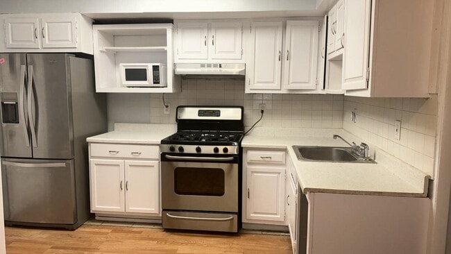 Building Photo - 2507 S 68th St