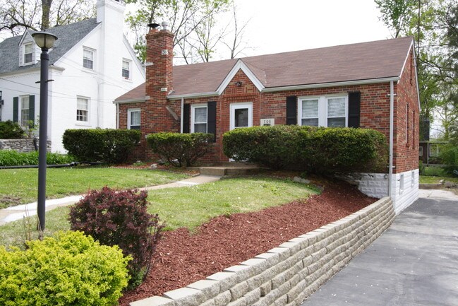 Building Photo - 708 Forest Ave