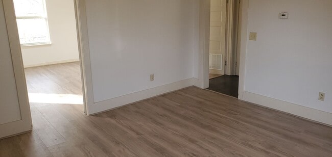 Building Photo - 4 bd, 2 ba 2-story house, central west Columbia location, many recent improvements