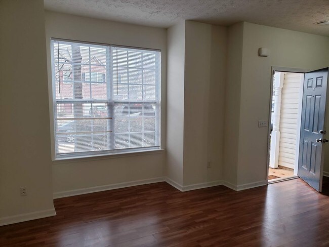 Foto del edificio - MOVE IN READY