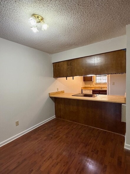 Building Photo - 1842 Sylvan Ct