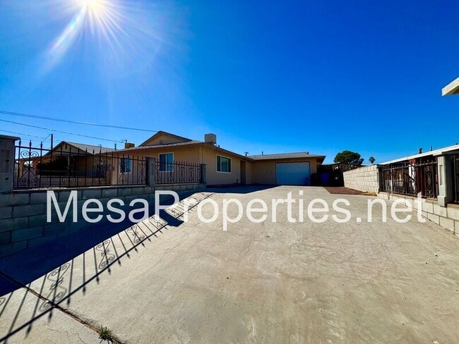 Foto del edificio - 1210 Oasis Dr