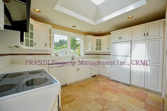 Building Photo - COMING SOON! One Level Tam Valley Home wit...