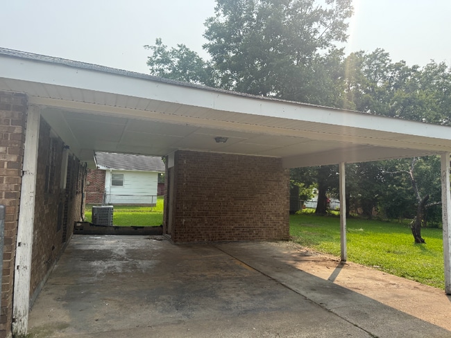 Building Photo - 2943 Alta Rd