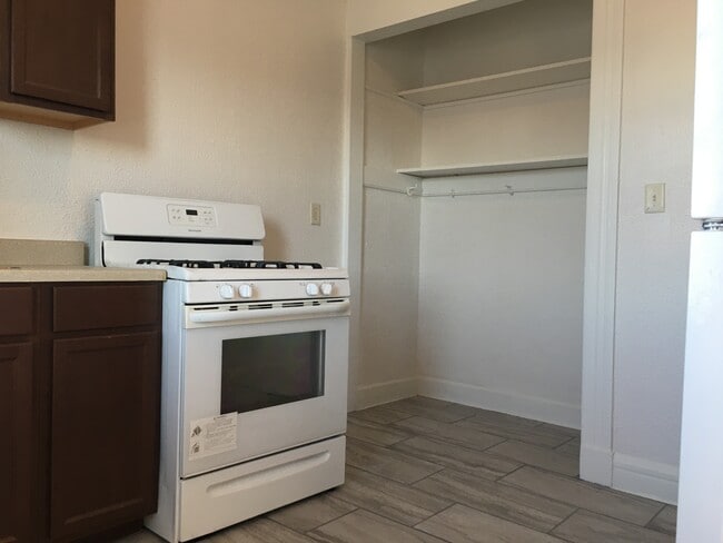 large kitchen pantry - 4530 Lafayette Avenue