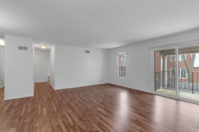 Building Photo - 520 Shorely Dr