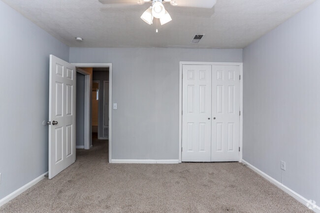 2BR, 1BA - 900 SF - Overlook at Midtown Apartments