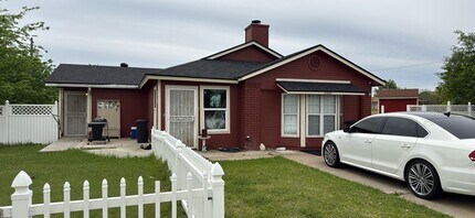 Building Photo - 2307 Lago Trail