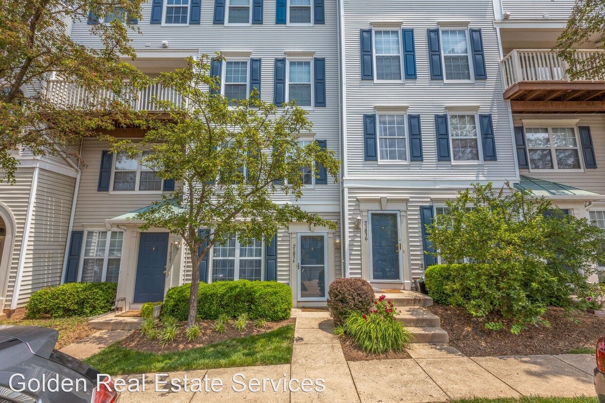 2 br, 2.5 bath House 21834 Elkins Ter House Rental in Sterling, VA