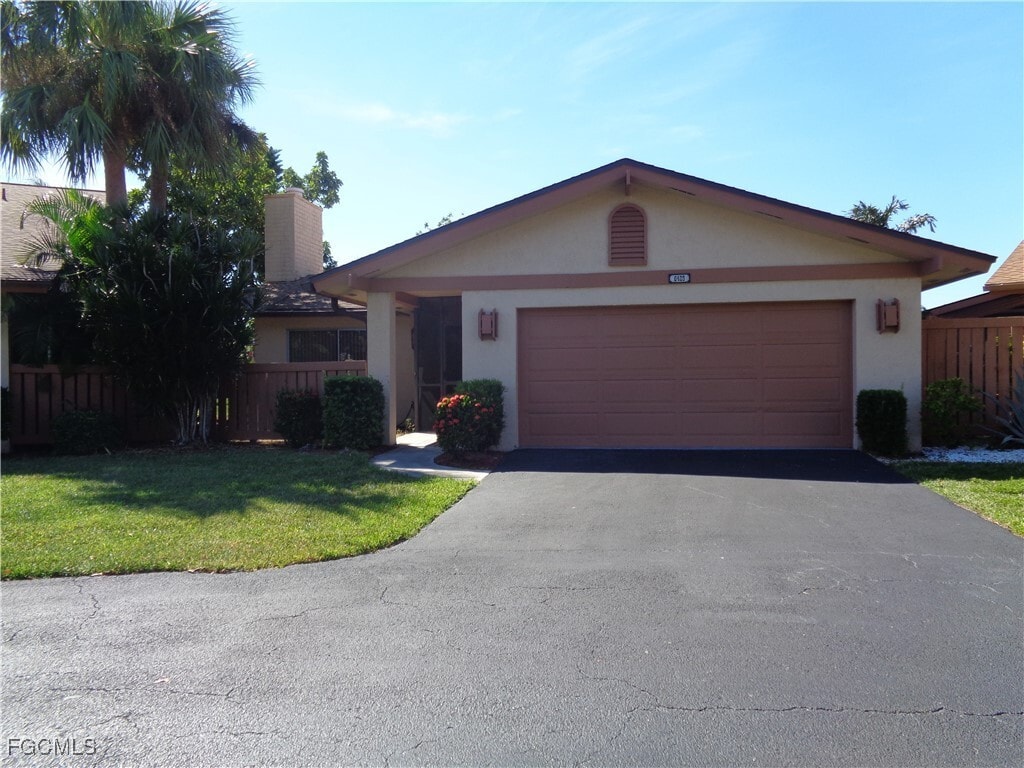 Foto principal - 6429 Royal Woods Dr