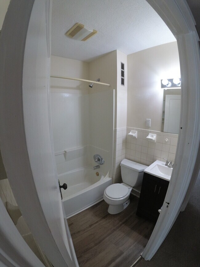 Foto del edificio - 1026 W 30th St